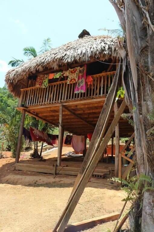 Panama-chaty-na-palach-Indian-Embera