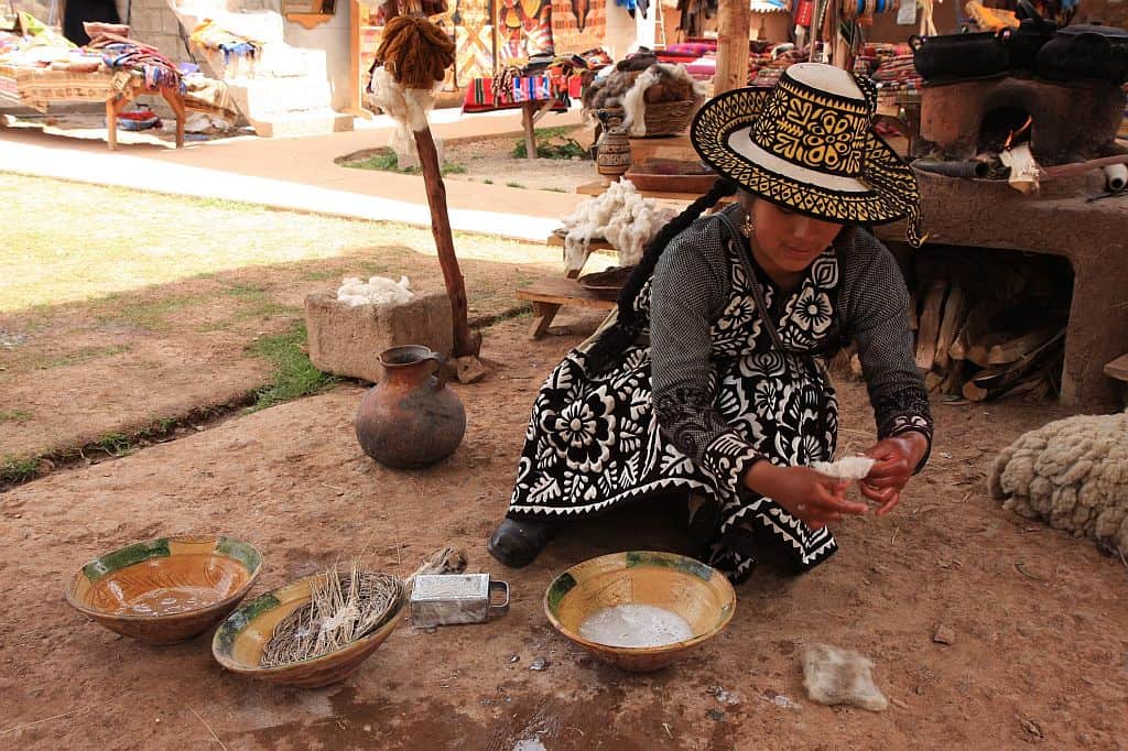 Chinchero barwienie tkanin