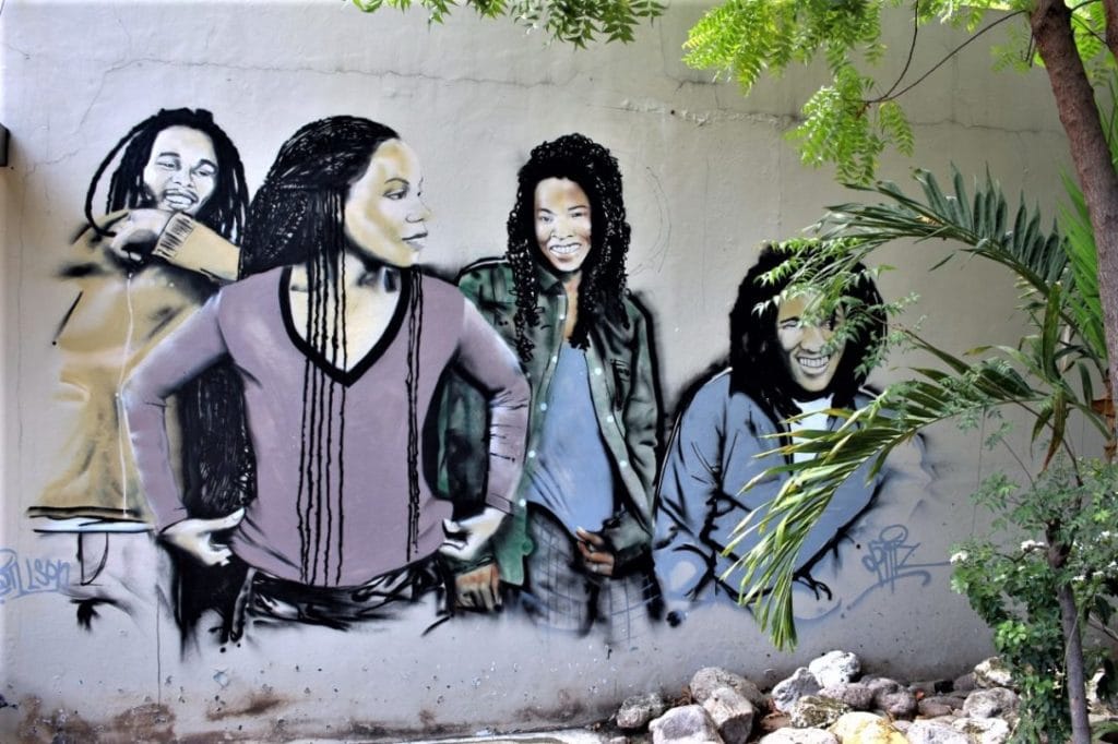 Bob Marley i Rastafarianie 21 dom boba marleya kingston mural