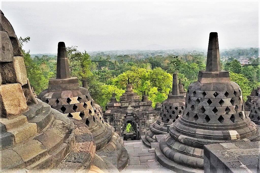 Świątynia Borobudur 15 PB270730