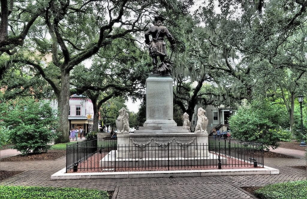 Forrest Gump z Beaufort 16 Forrest-Gump-pomnik-James-Oglethorpe-Savannah