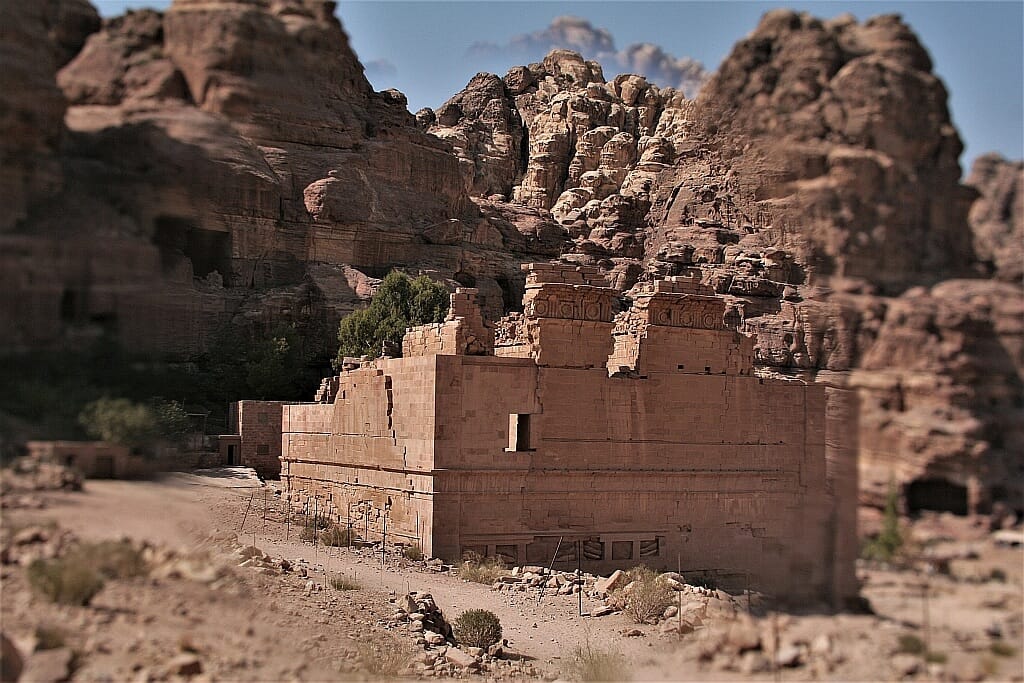 Petra w Jordanii. Starożytne miasto Nabatejczyków 48 Petra KASR AL BINT