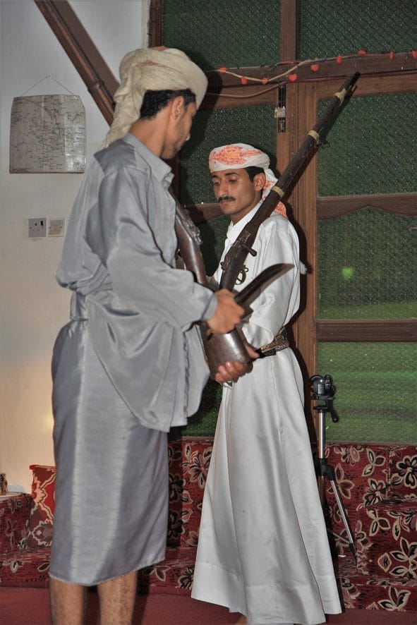 taniej-z-jambijami-Haraz-Jemen