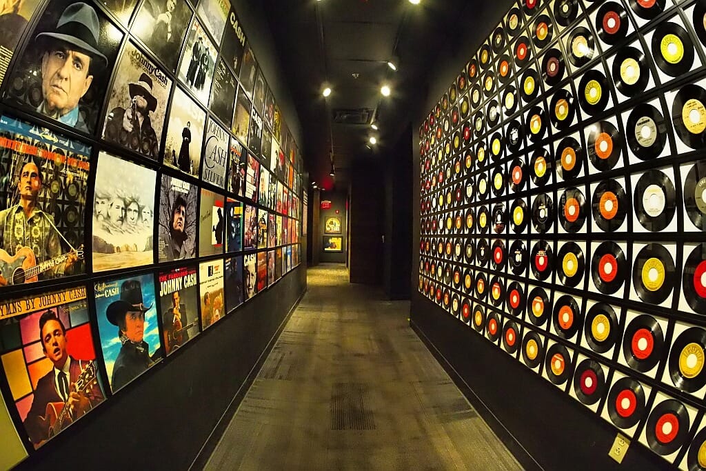 Johnny-Cash-Museum-Nashville.plyty-i-okladki