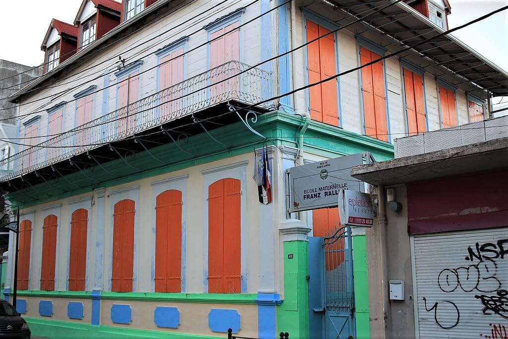 Gwadelupa Pointe a Pitre kolorowe budownictwo