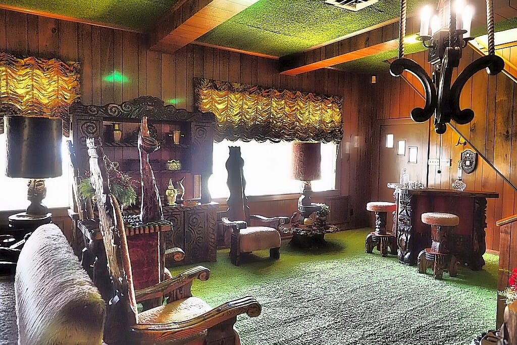 jungle room Elvis Presley Graceland