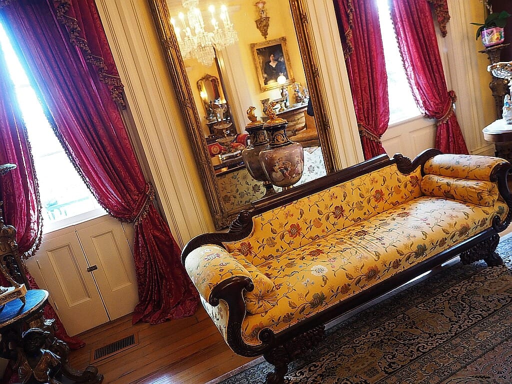 Natchez Chocktaw Hall living room