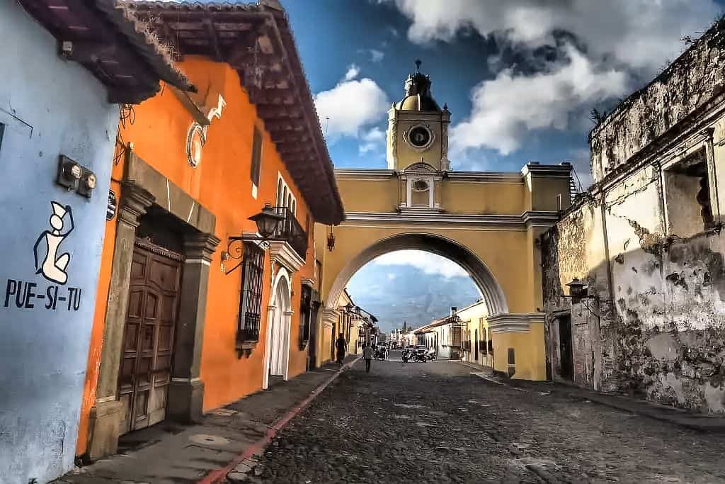 Co zobaczyc w Antigua Guatemala Arco de Santa Catalina 1