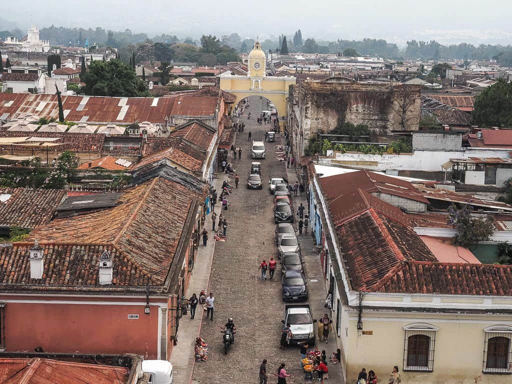 Co zobaczyć w Antigua Guatemala – najważniejsze atrakcje 11 Co zobaczyc w Antigua Guatemala — widoki z kosciola Merced
