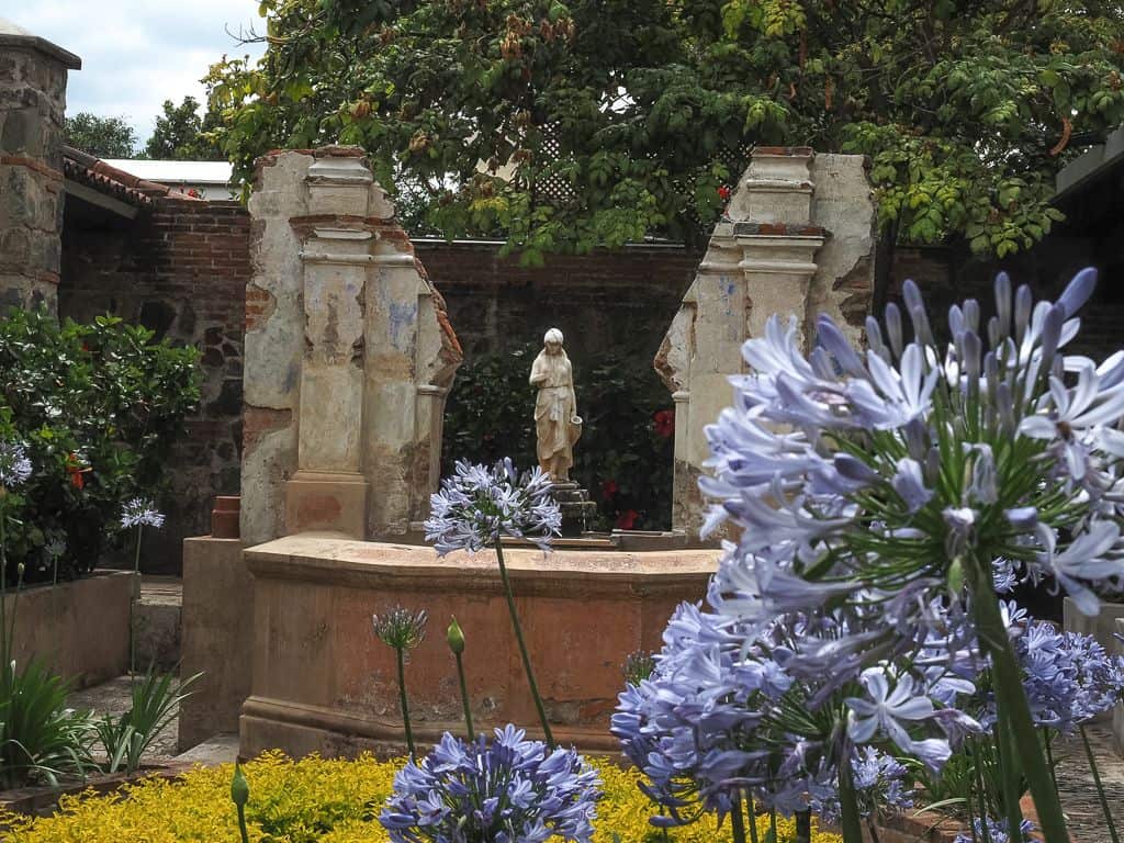 Co zobaczyć w Antigua Guatemala – najważniejsze atrakcje 25 Klasztor Santo Domingo w Antigua Guatemala
