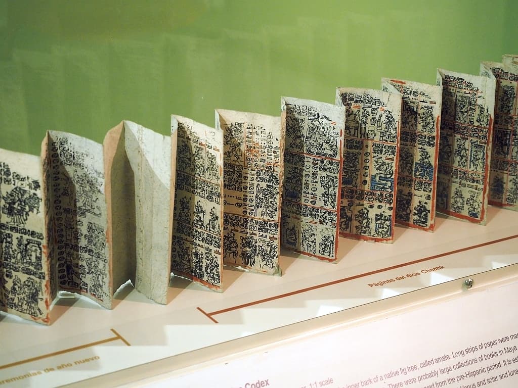 Kultura Majów w Gwatemali – tradycje, stroje i codzienne życie 22 kodeks drezdenski guatemala city muzeum 1
