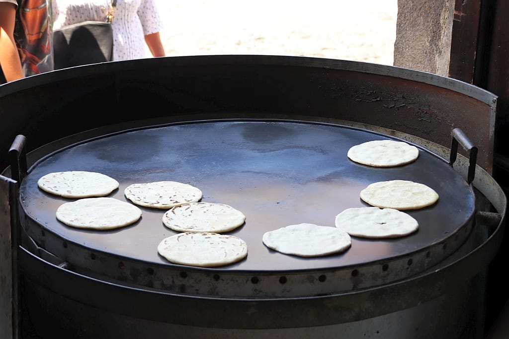 Kultura Majów w Gwatemali – tradycje, stroje i codzienne życie 31 tortilla-majowie-w-gwatemali