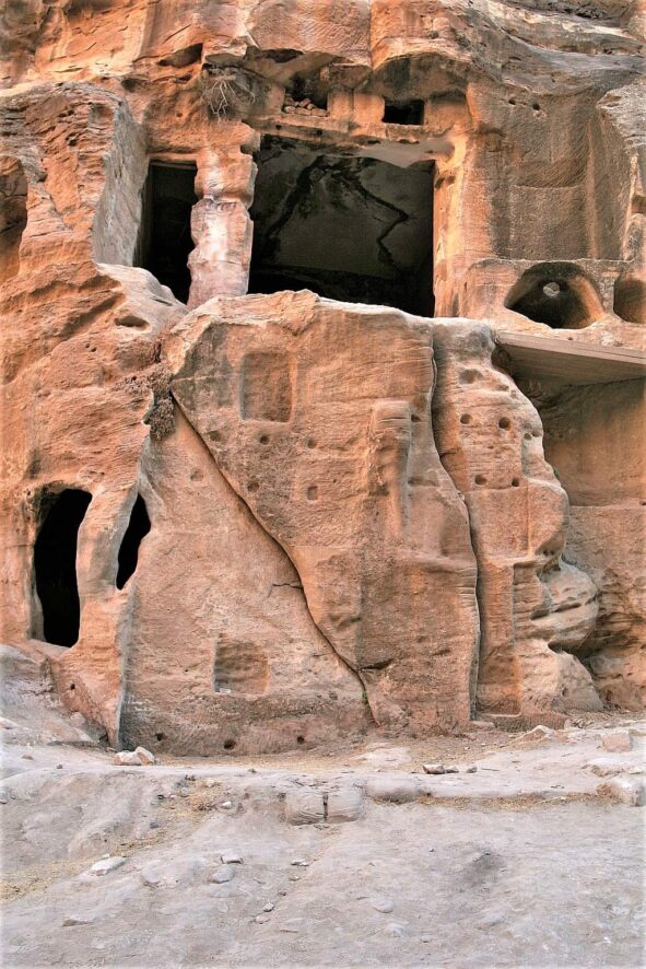 Petra w Jordanii. Starożytne miasto Nabatejczyków 56 jordania skalne misto petra