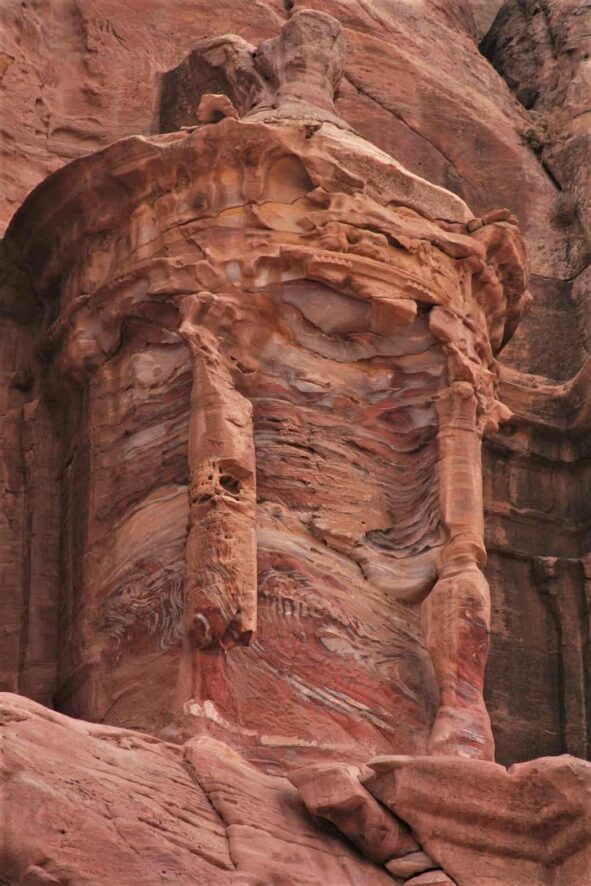 Petra w Jordanii. Starożytne miasto Nabatejczyków 41 skalne miasto petra grobowiec krola