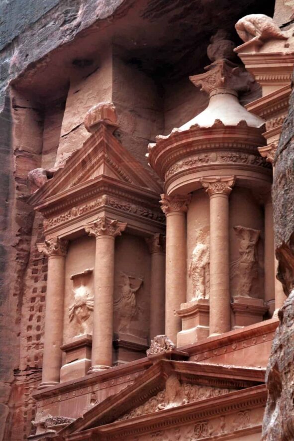 Petra w Jordanii. Starożytne miasto Nabatejczyków 12 skalne miasto petra skarbiec faraona