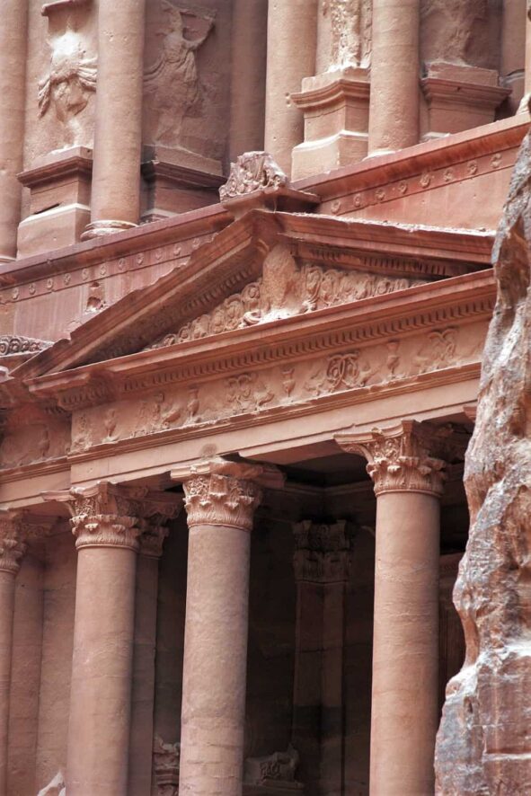 Petra w Jordanii. Starożytne miasto Nabatejczyków 11 skarbiec faraona skalne miasto petra