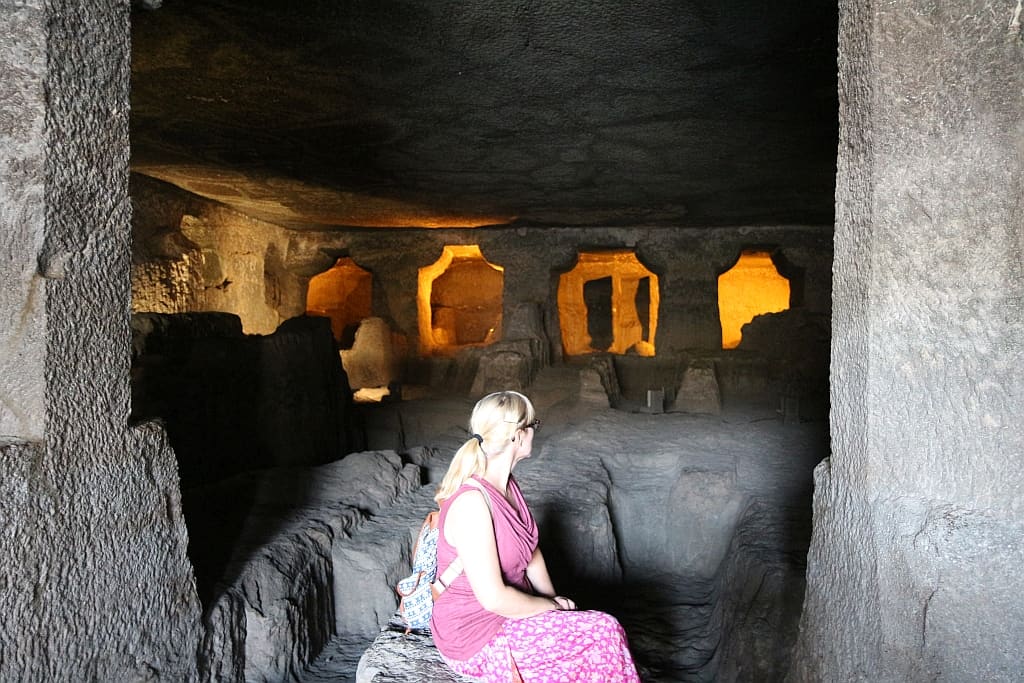 swiatynie ajanta rzezbione od gory