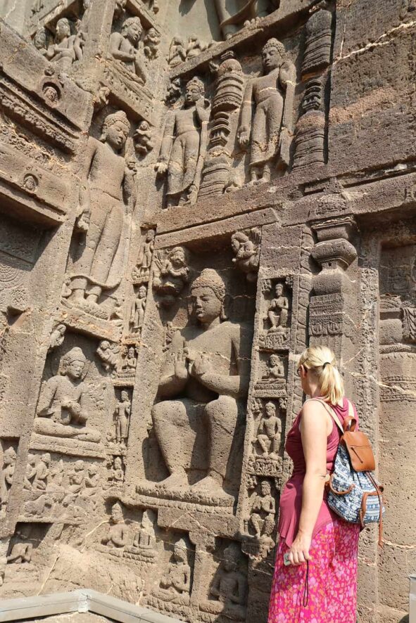 swiatynie ajanta rzezby i mudry