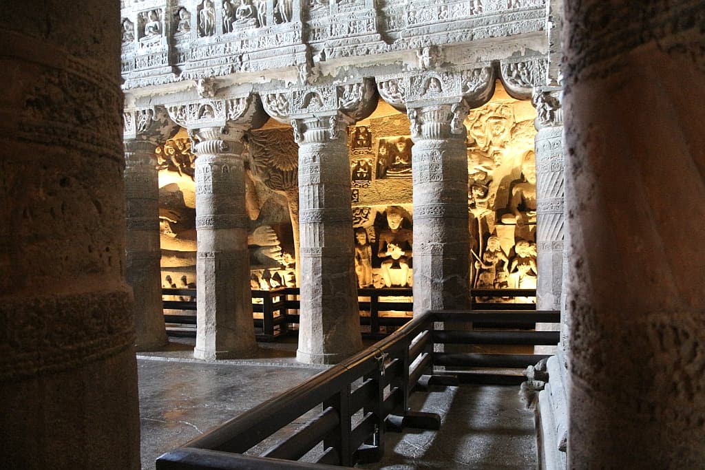 swiatynie ajanta ze spiacym budda