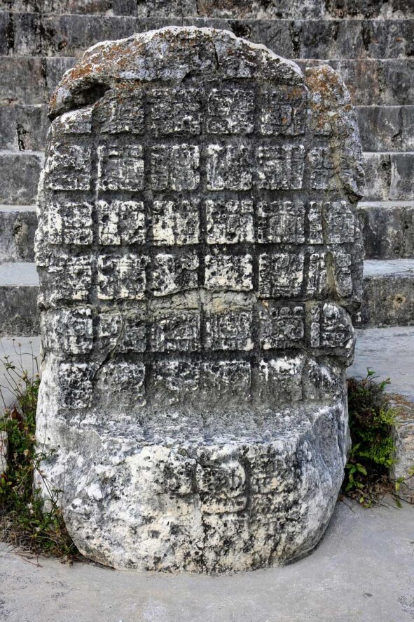 piramidy w uxmal stela