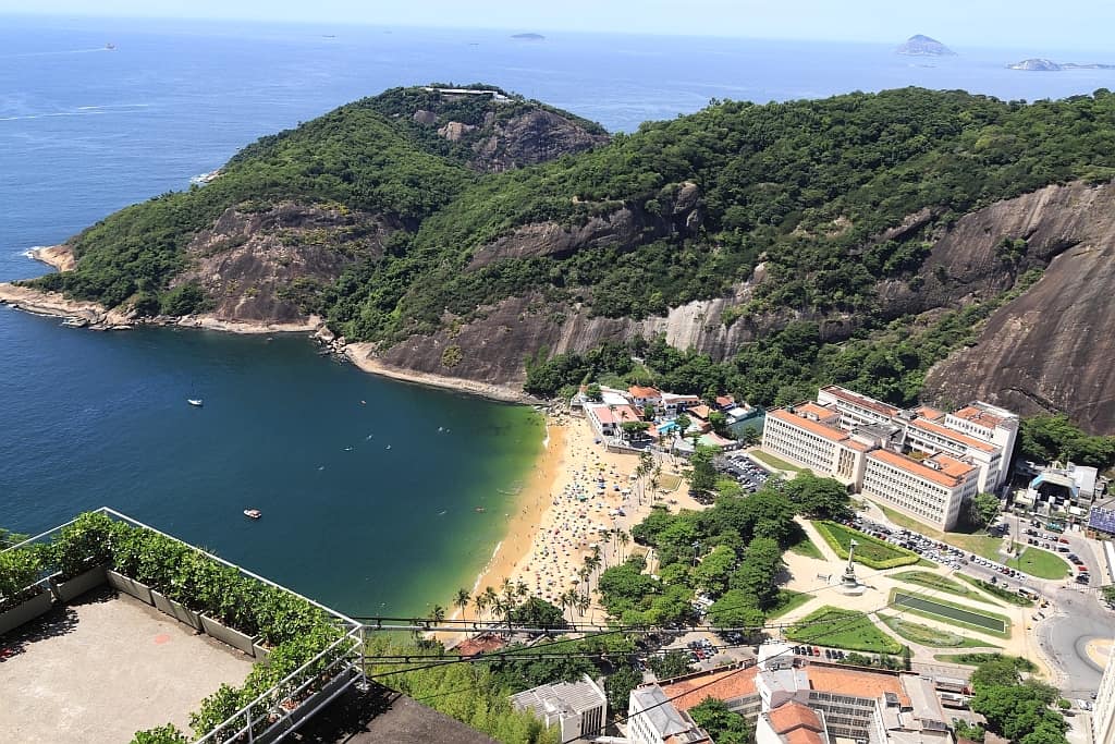Sugarloaf Mountain w Rio de Janeiro 4 Sugarloaf Mountain Rio de Janeiro Morro da Babilonia