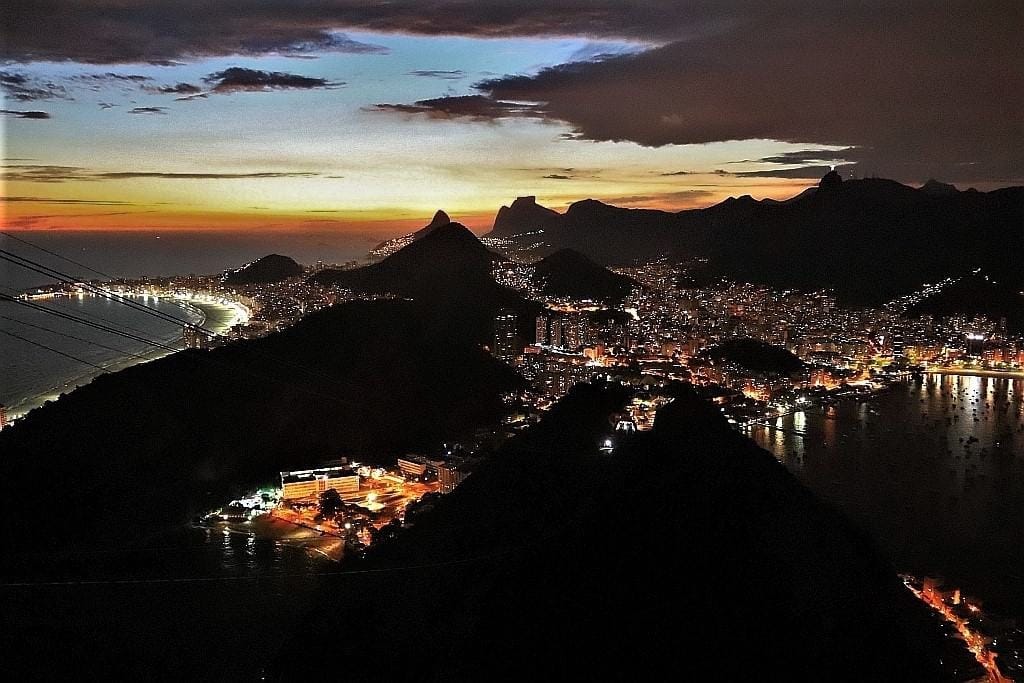 Sugarloaf Mountain w Rio de Janeiro 36 Sugarloaf Mountain nocne Rio de Janeiro