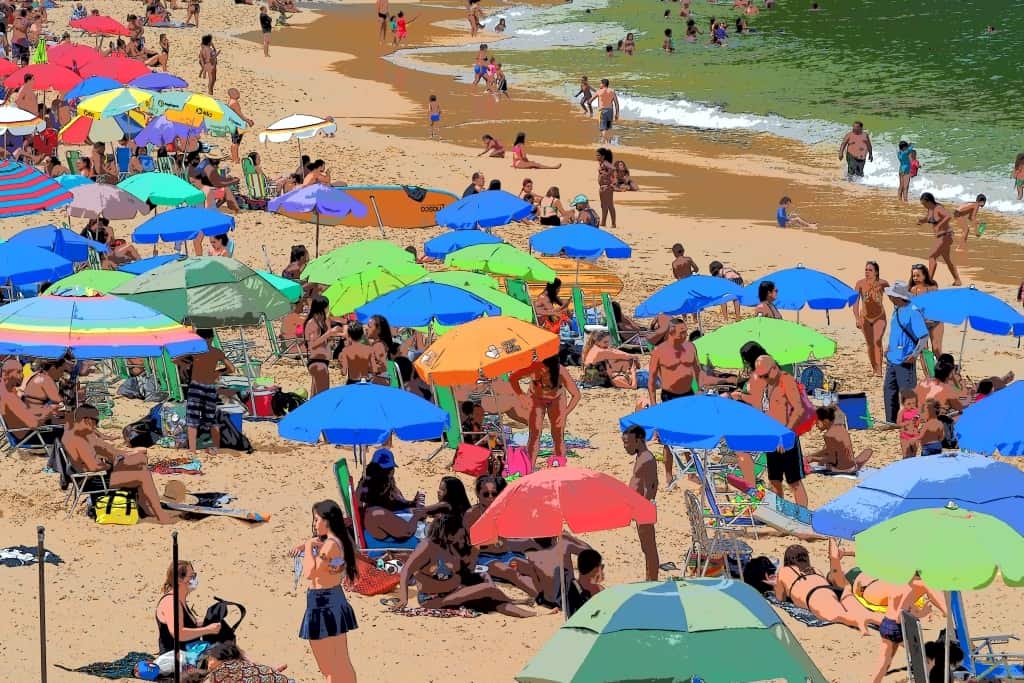 Sugarloaf Mountain w Rio de Janeiro 11 Sugarloaf Mountain red beach