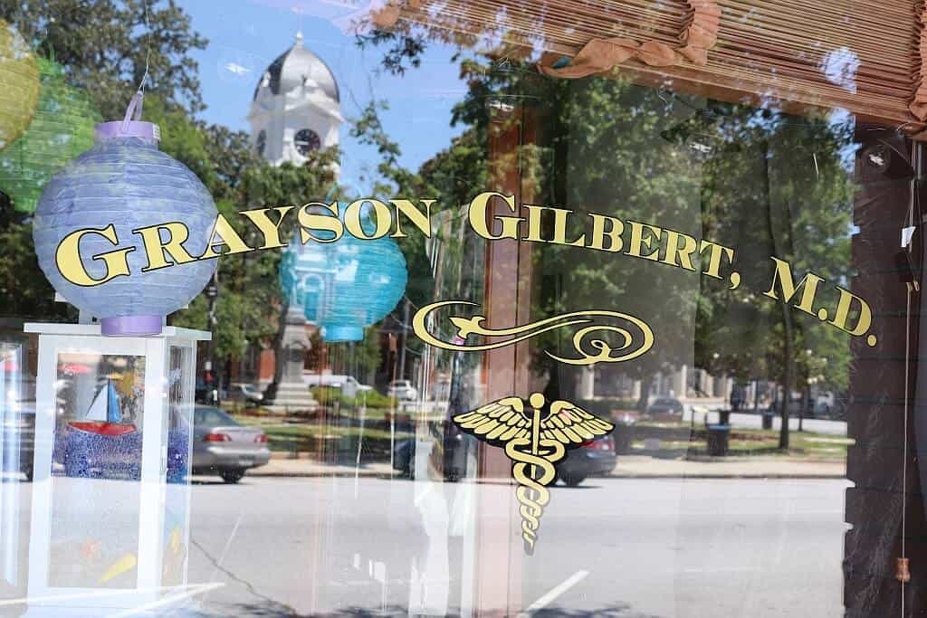pamietniki-wampirow-grayson-gilbert