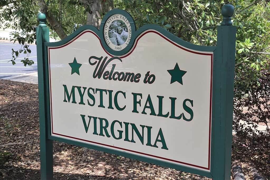 pamietniki wampirow tablica mystic Falls