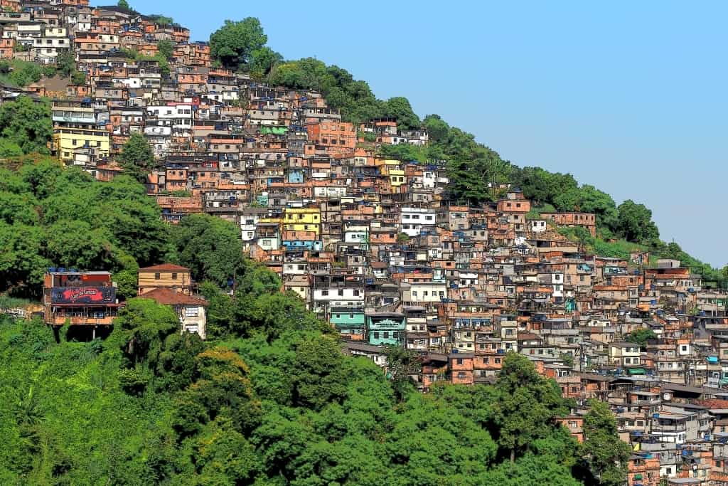 santa-teresa-w-rio-de-janeiro-Morro-dos-Prazeres.favela