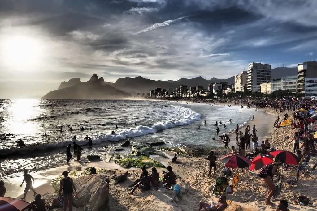 plaze w rio de janeiro arpoador sunset