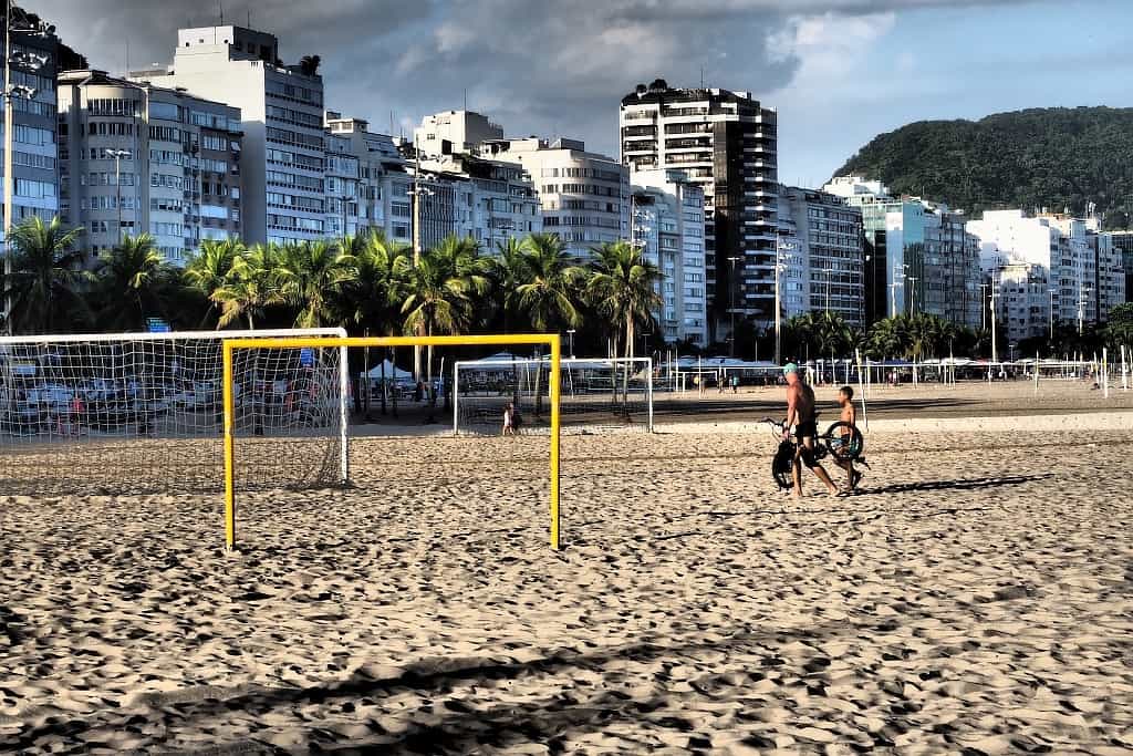 Plaże Rio de Janeiro i dziewczyna z Ipanema 37 plaze w rio de janeiro copacabana boisko 1