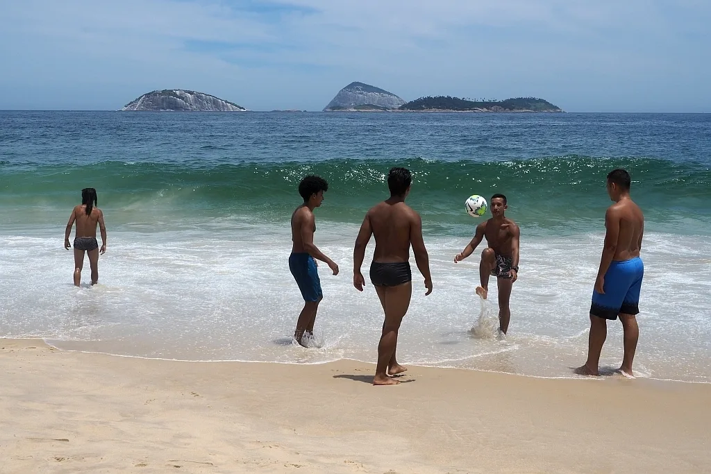 plaze w rio de janeiro ipanema pilka