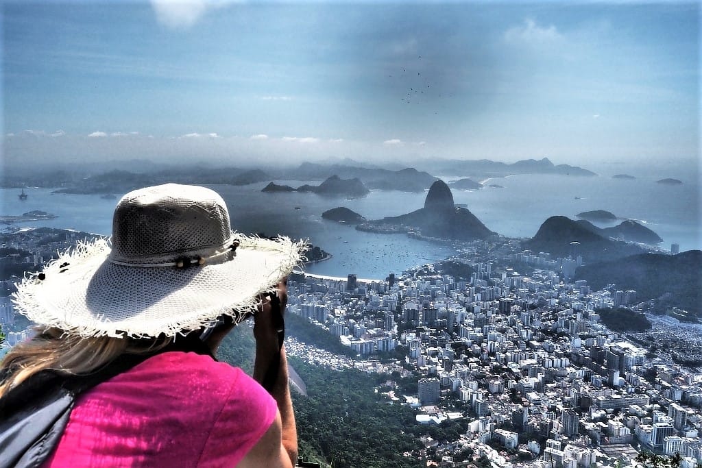 widok z corcovado statua chrystusa odkupiciela w rio de janeiro