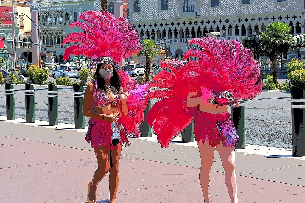 Las Vegas dziewczyny w kolorowych strojach