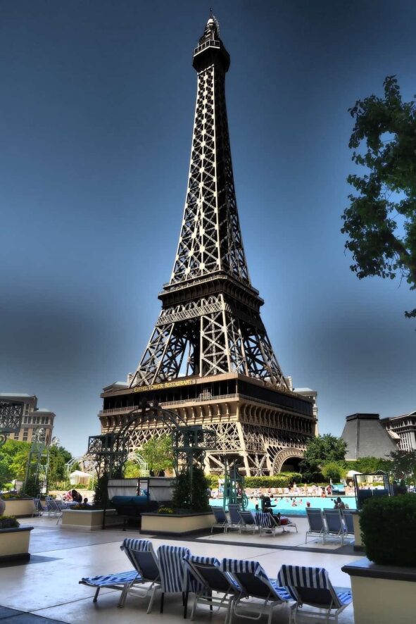 Las Vegas wieza eiffla przy basenie 1