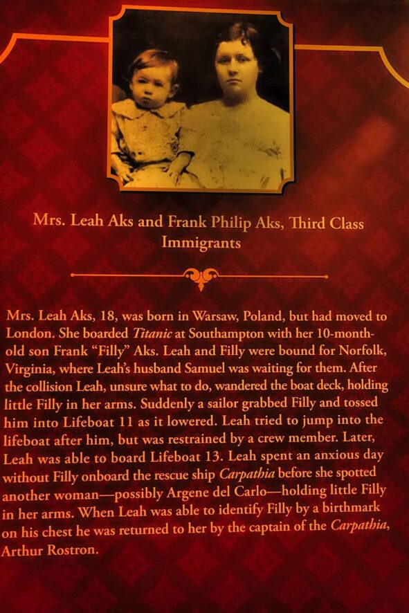 Leah Aks Artefakty z Titanica Las Vegas 1