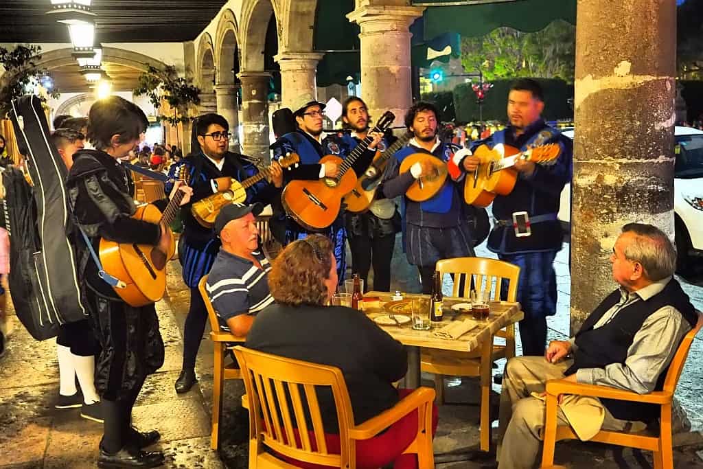 Morelia. Magiczny Meksyk 17 Morelia Meksyk Mariachi