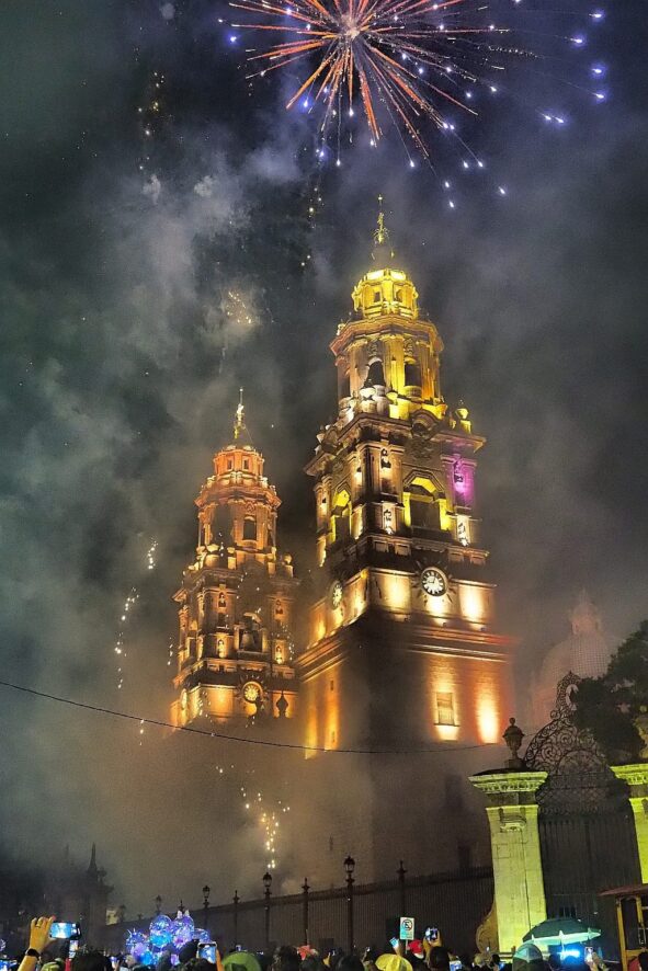 Morelia. Magiczny Meksyk 22 Morelia pueblos magicos Meksyk fajerwerki