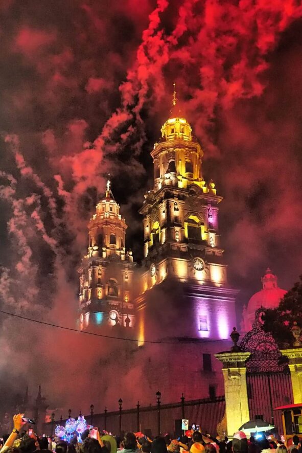 Morelia. Magiczny Meksyk 21 Morelia pueblos magicos fajerwerki 1