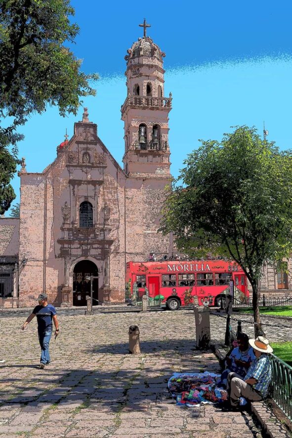 Morelia. Magiczny Meksyk 15 czerwony autobus morelia