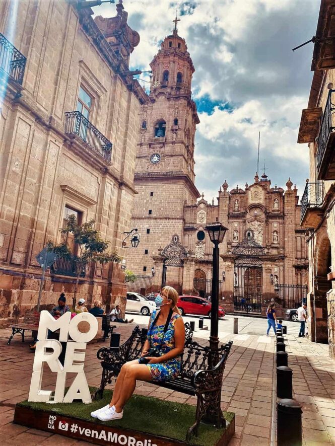 Morelia. Magiczny Meksyk 24 morelia katedra i laweczka 1