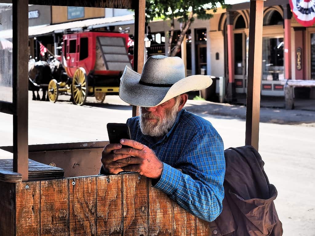 Tombstone w Arizonie – miasto Dzikiego Zachodu 18 Tombstone kowboj na ulicy