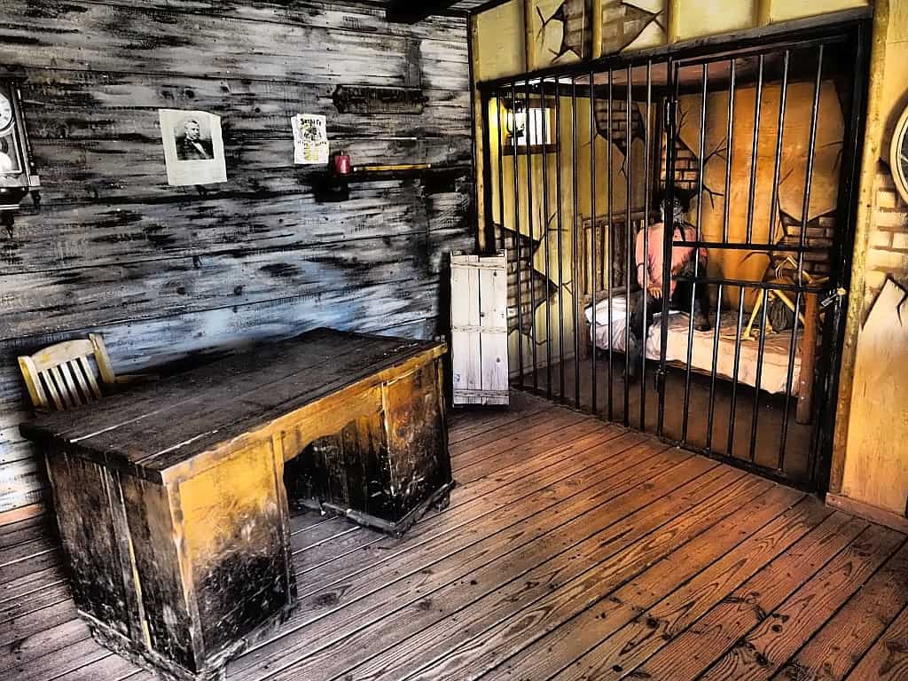 Tombstone w Arizonie – miasto Dzikiego Zachodu 10 old tombstone jail