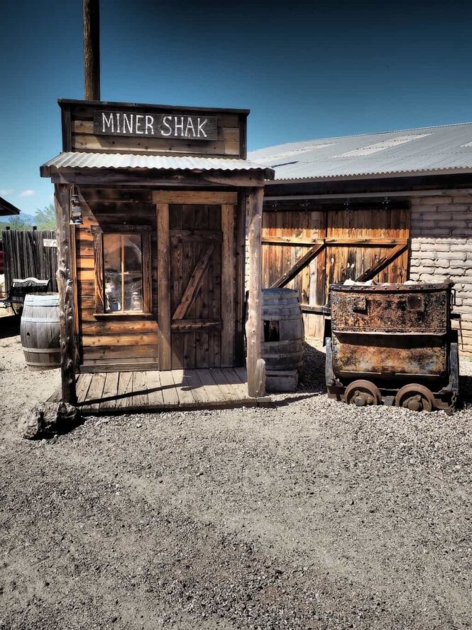 Tombstone w Arizonie – miasto Dzikiego Zachodu 5 old tombstone minek shak