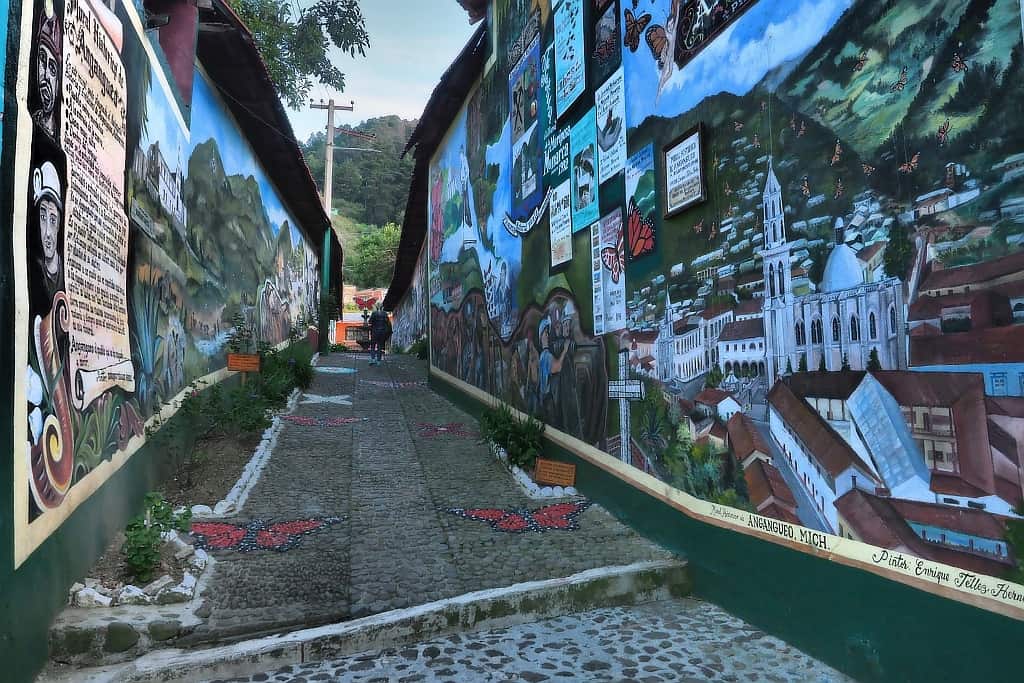 Angangeo histoia w muralach