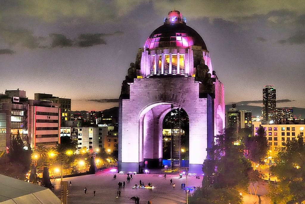 Mexico City i imperium Azteków - Tenochtitlan 37 mexico City pomnik rewolucji 2