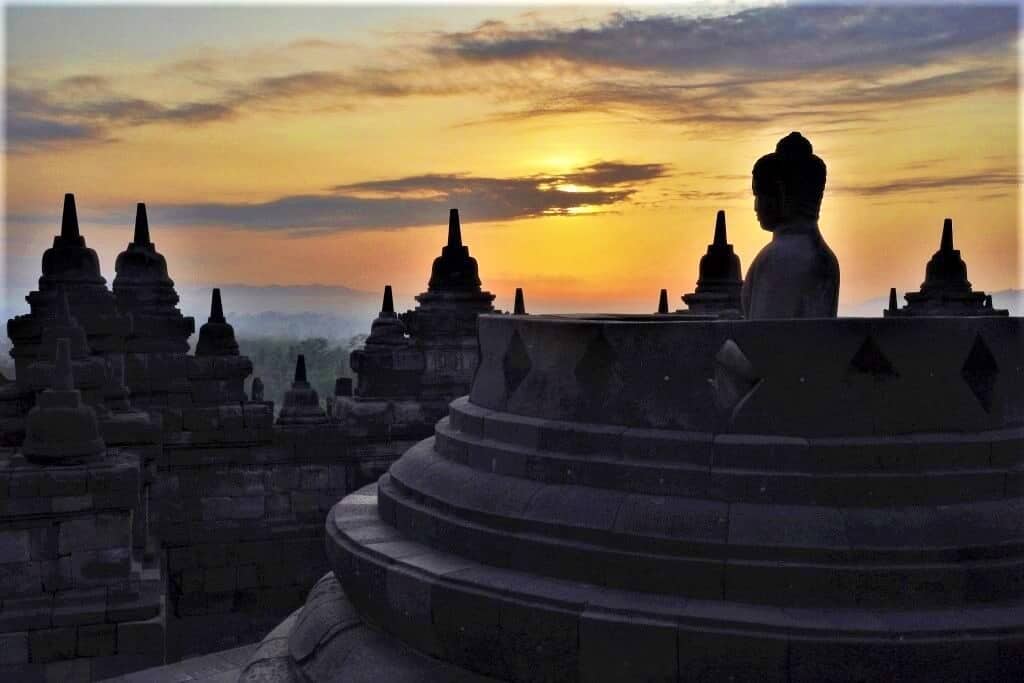 Świątynia Borobudur 8 jawa-indonezja-swiatynia-borobudur