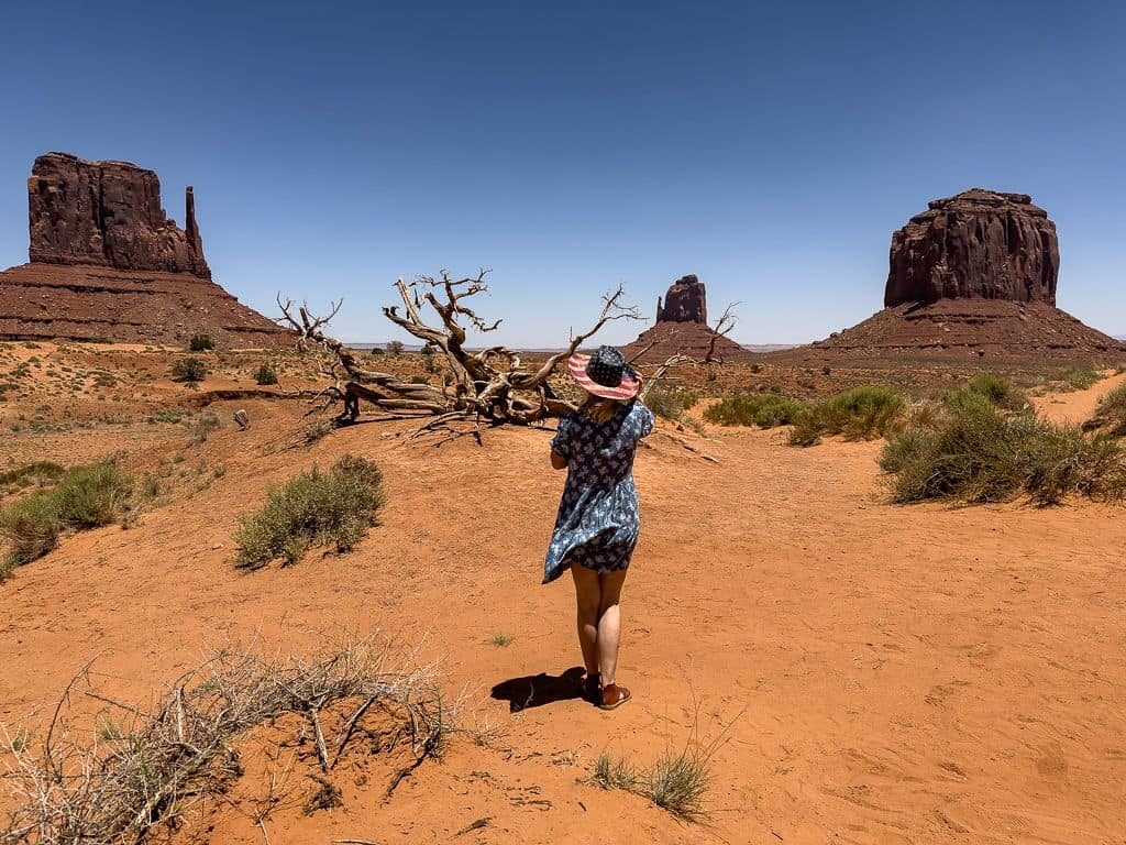 Co zobaczyć w Monument Valley – trasa i najważniejsze miejsca 13 Co zobaczyc w Monument Valley The Mittens Merrick Butte – kultowa panorama z trzema ostancami