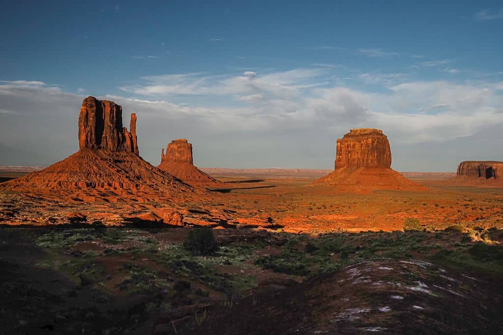 Co zobaczyć w Monument Valley – trasa i najważniejsze miejsca 10 Co zobaczyc w Monument Valley The Mittens Merrick Butte –